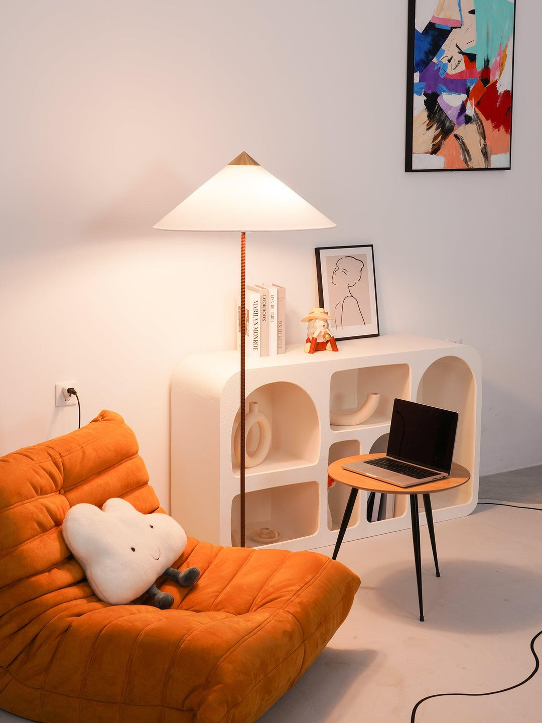 Vintage Chinese Hat Floor Lamp – Ambient Light for Any Room