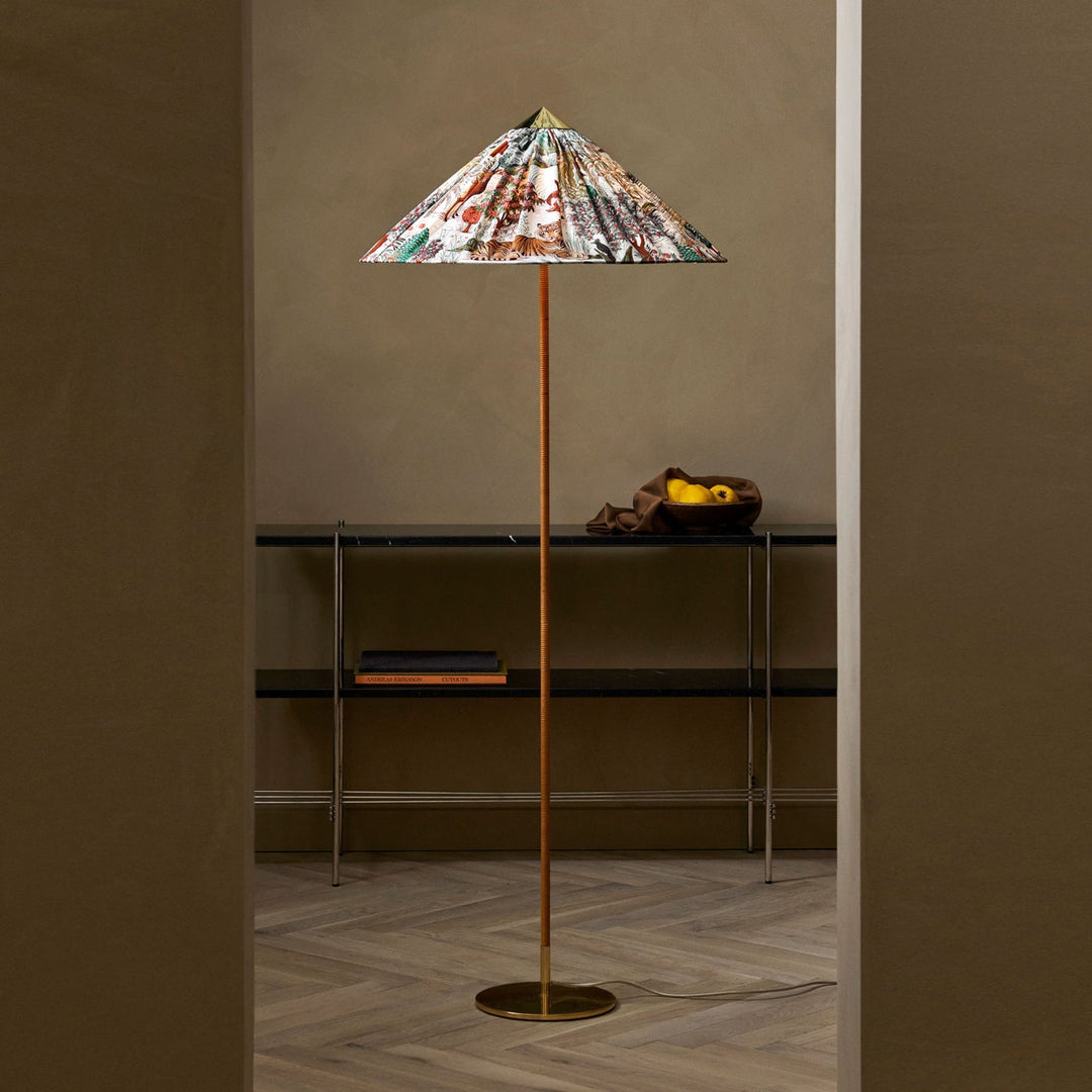 Vintage Chinese Hat Floor Lamp – Ambient Light for Any Room