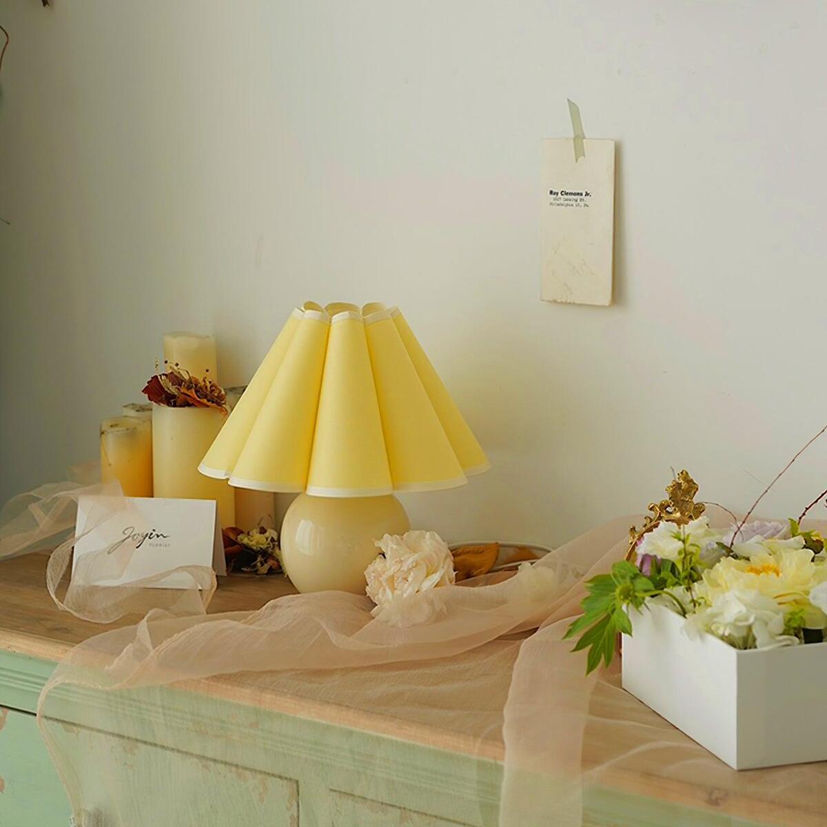 Vintage Plaid Table Lamp – Pleated Linen Shade