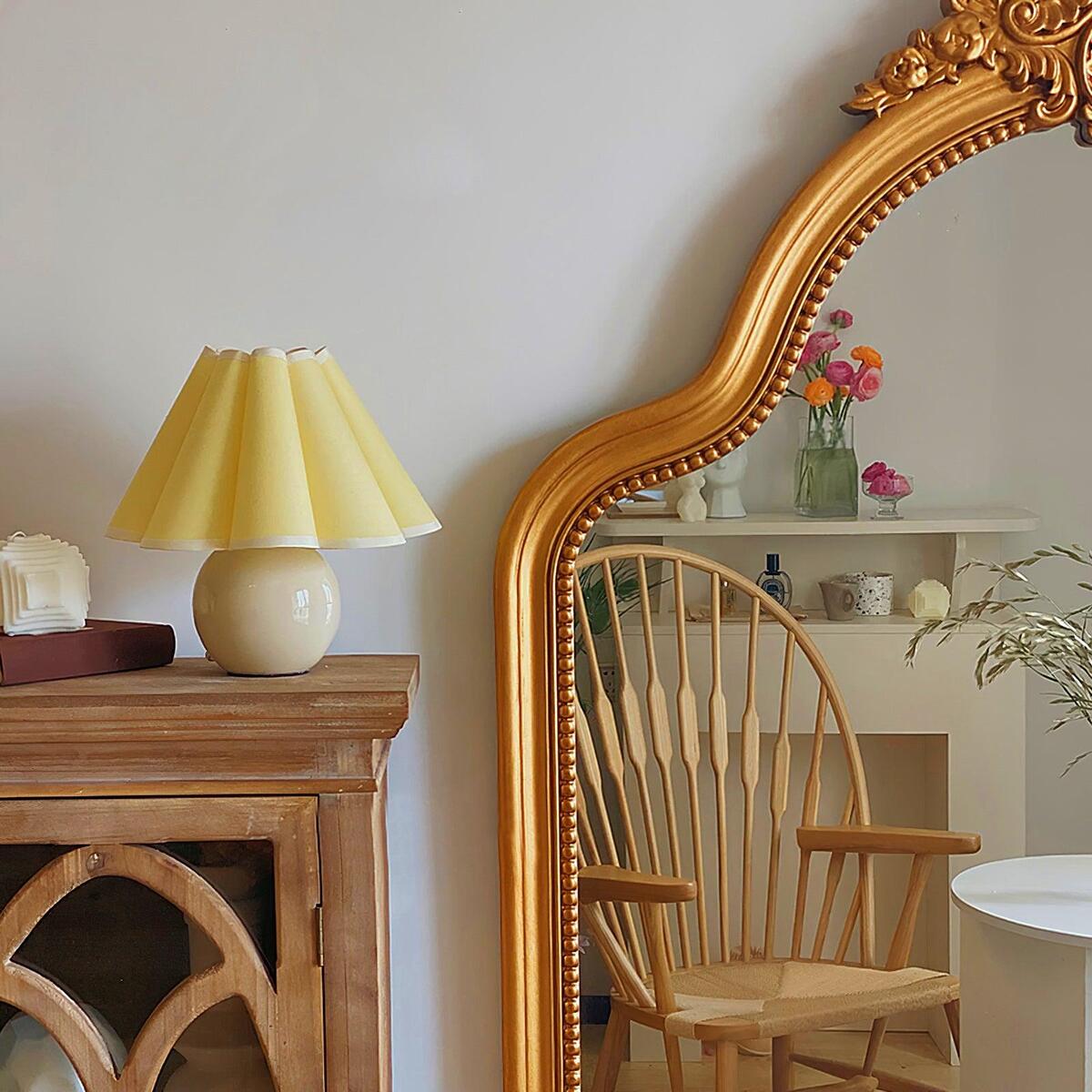 Vintage Plaid Table Lamp – Pleated Linen Shade