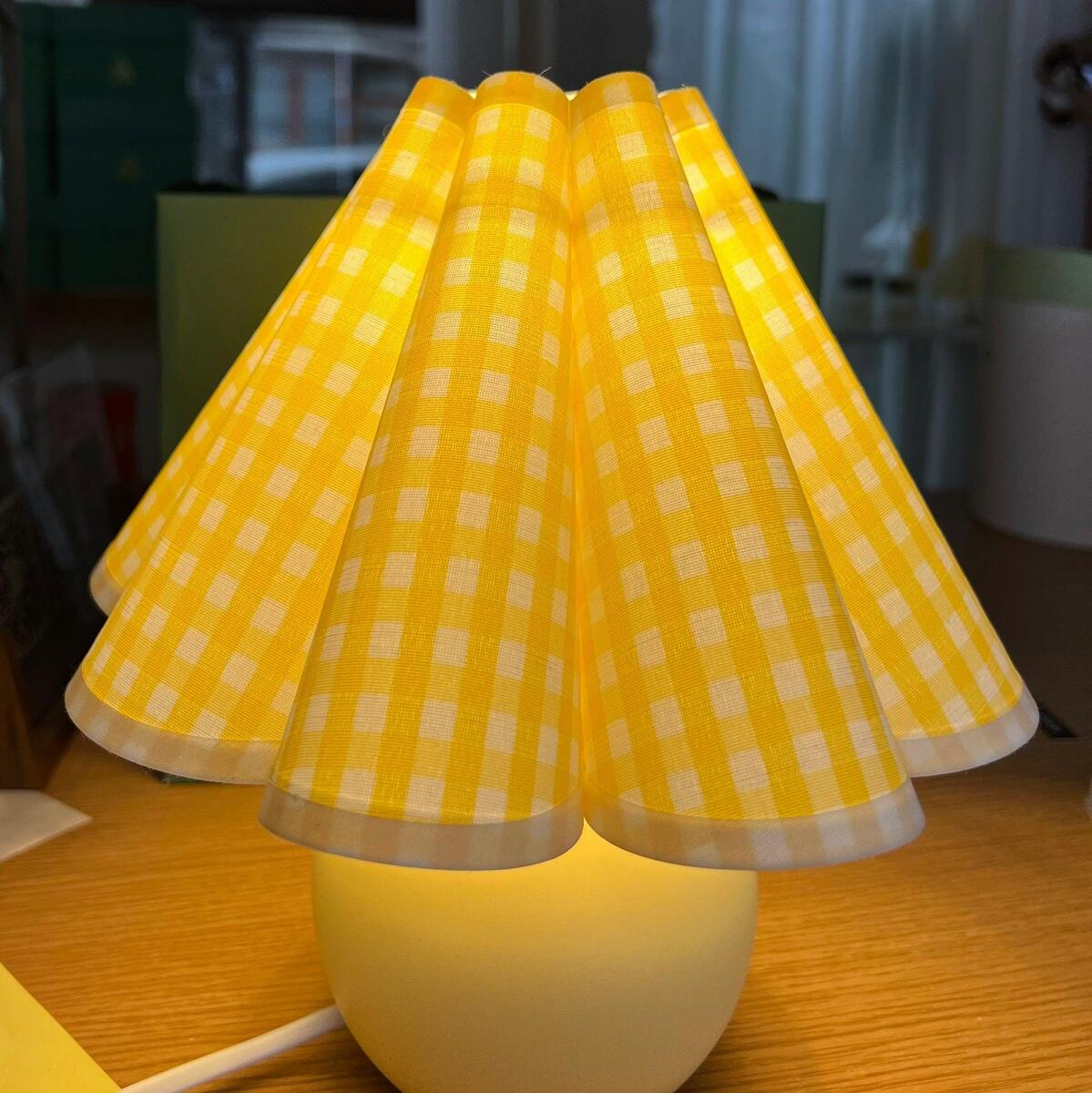 Vintage Plaid Table Lamp – Pleated Linen Shade