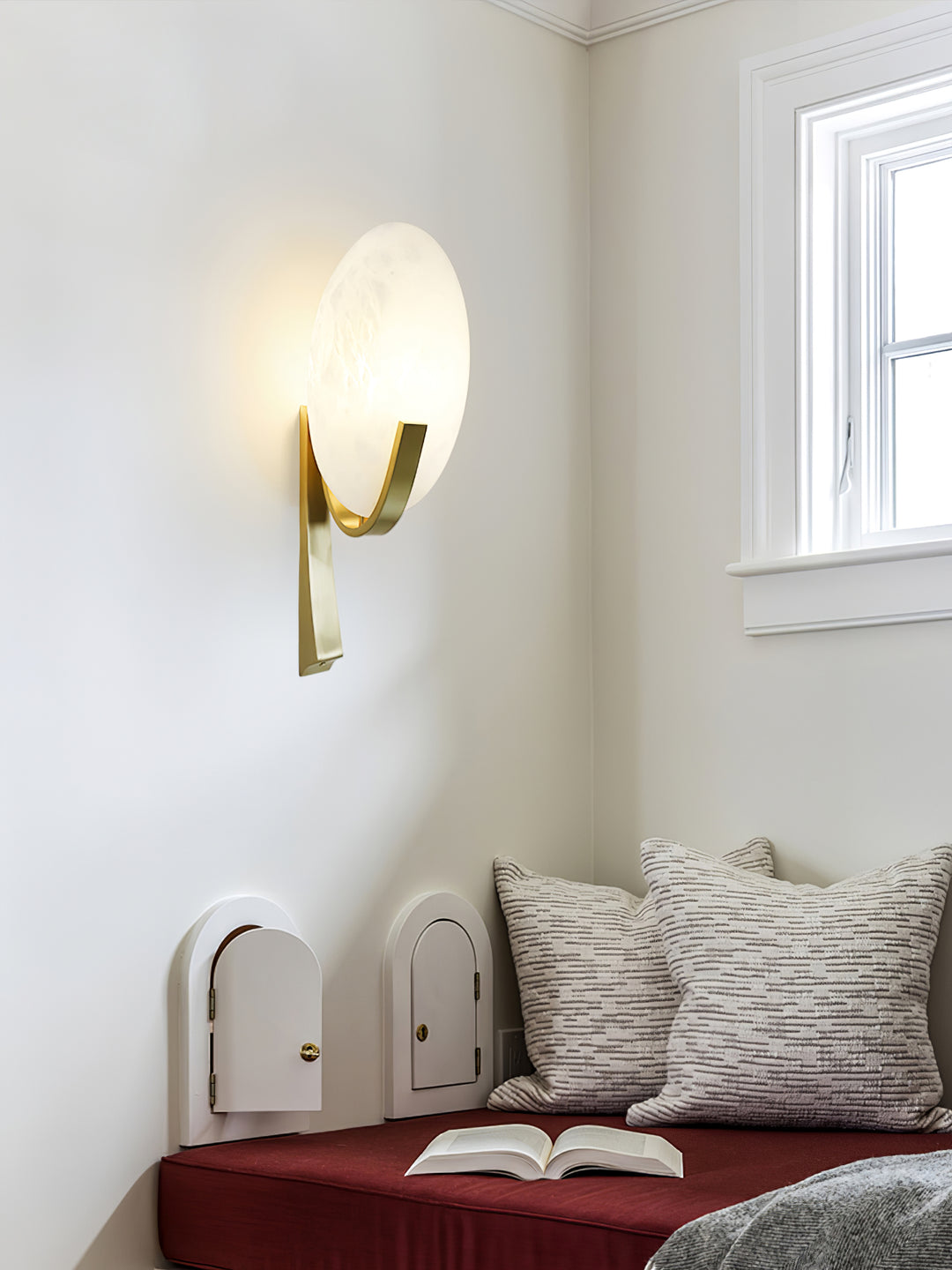 Curved Arc Wall Lamp – Minimal Style Solution
