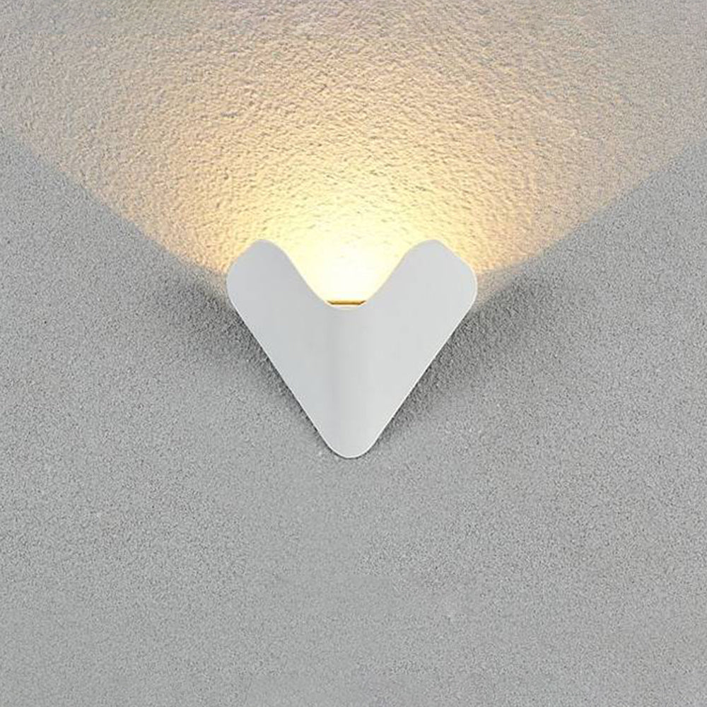 Minimalist Triangle Black LED Outdoor Wall Lamp – Waterproof and Sleek