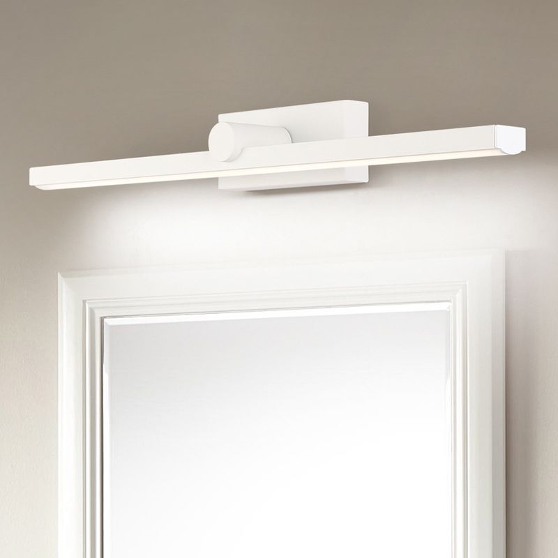 Minimalist Wall Lamp & Modern Bathroom Elegance