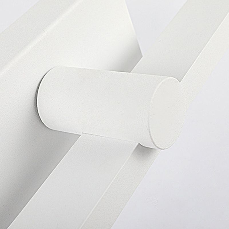 Minimalist Wall Lamp & Modern Bathroom Elegance