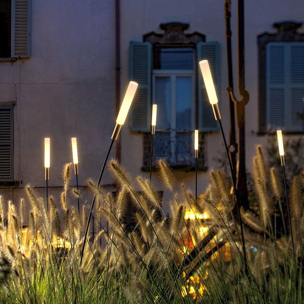 Modern Outdoor Landscape Light – Black/White