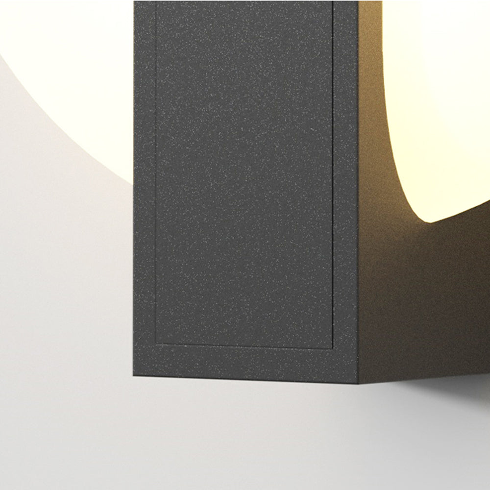 Modern Solar Circular Outdoor Wall Lamp with Metal and Acrylic Design
