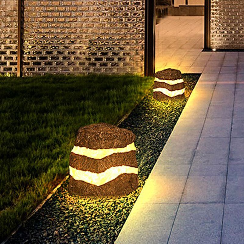 Outdoor Garden Ornament Light: Layered-Accent