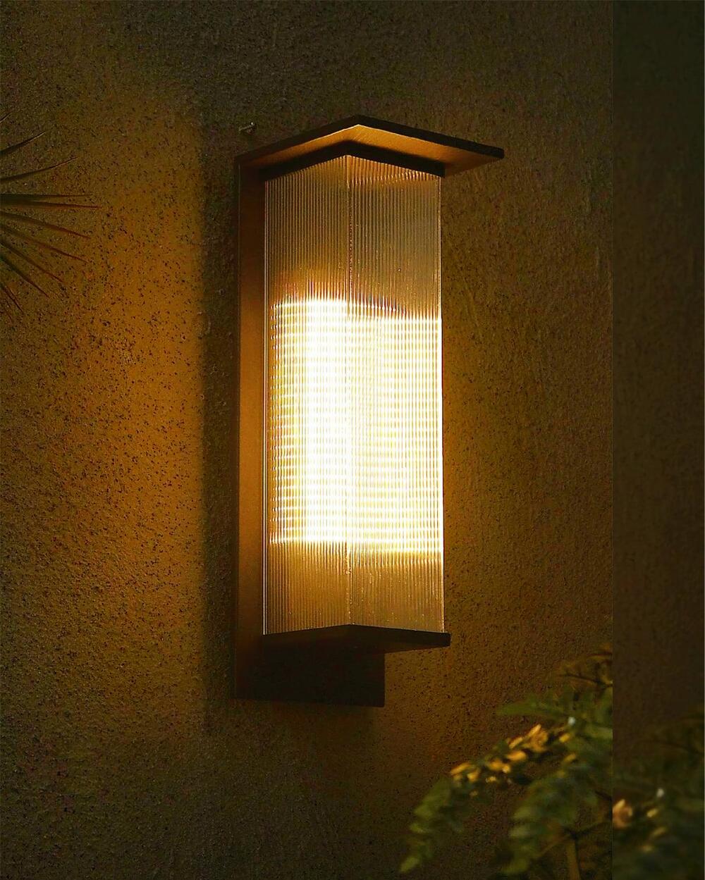 Modern Rectangular Outdoor Wall Lamp with Sleek Waterproof Design