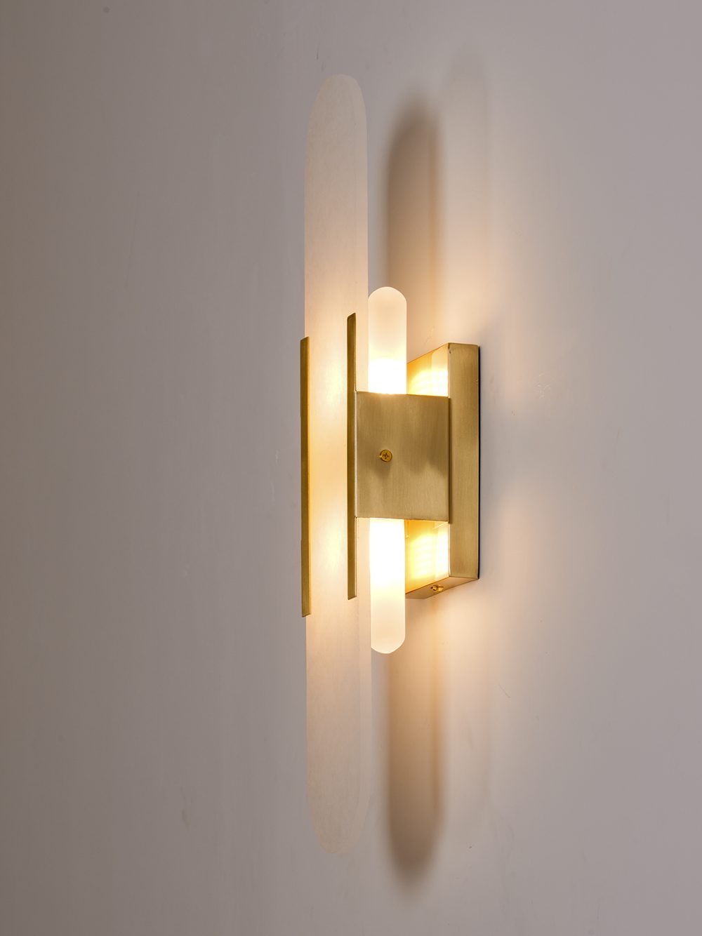 Alabaster & Marble Wall Lamp – Modern Design & Brass Accents