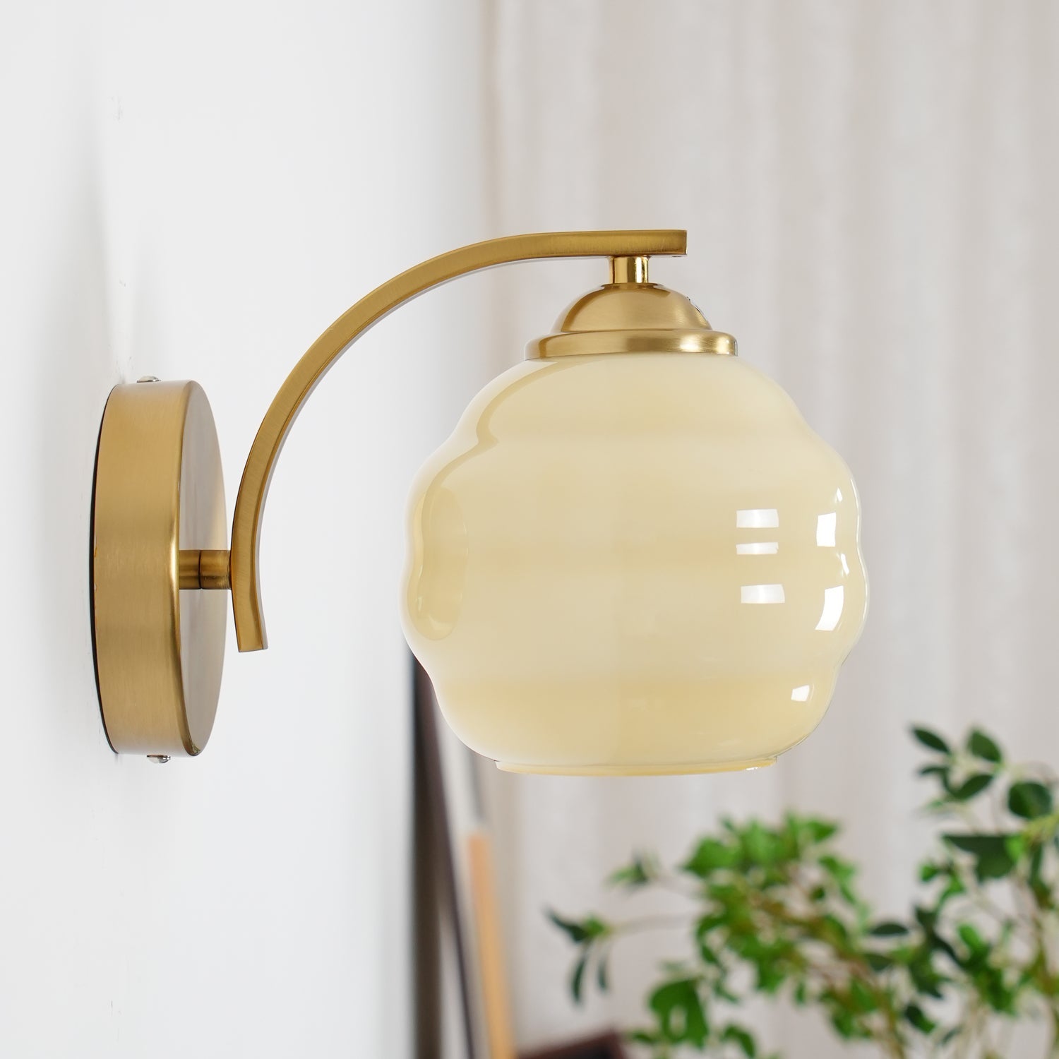 Art Deco Wall Lamp – Vintage Glass Shade