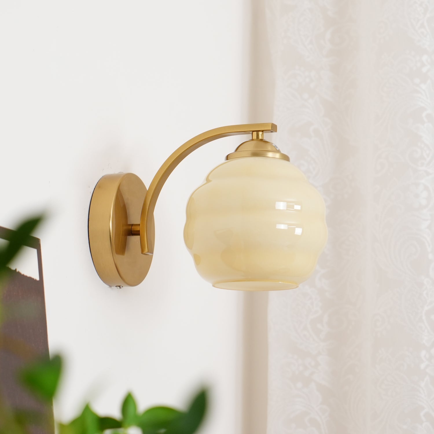 Art Deco Wall Lamp – Vintage Glass Shade