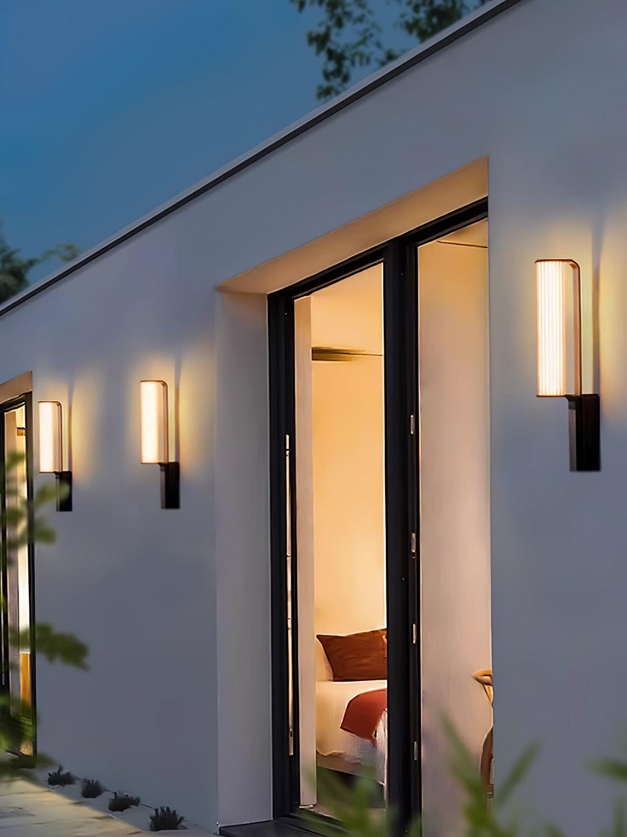 Contemporary Arc Outdoor LED Wall Light – Sleek Waterproof Design