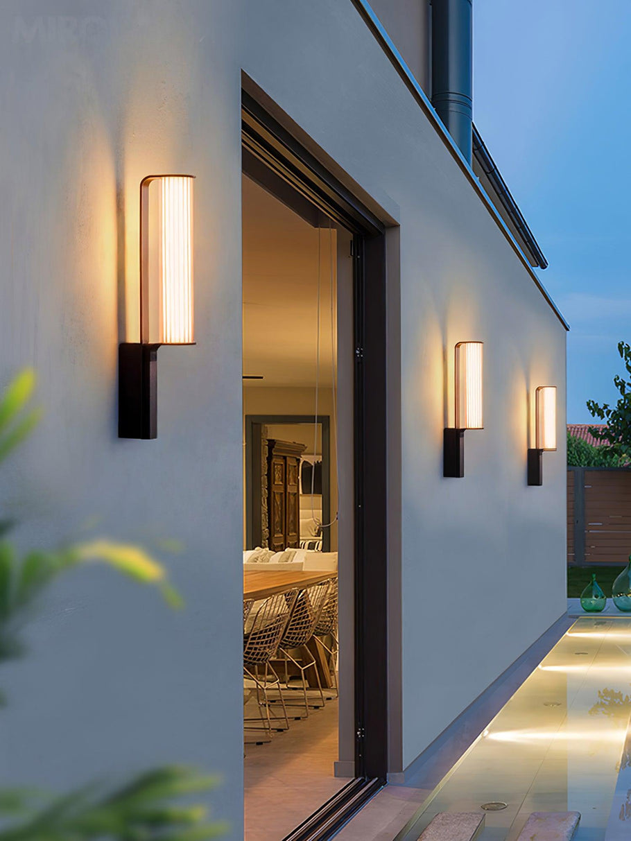 Contemporary Arc Outdoor LED Wall Light – Sleek Waterproof Design