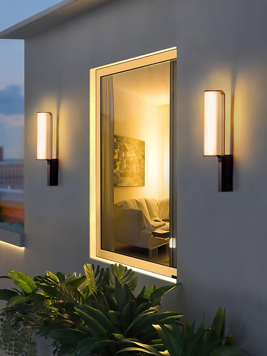 Contemporary Arc Outdoor LED Wall Light – Sleek Waterproof Design