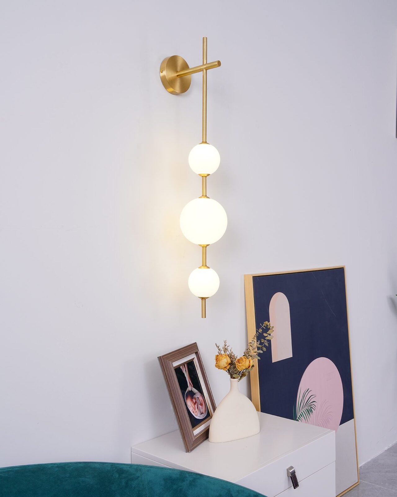 Contemporary Vertical Globe Wall Sconce – Matte White