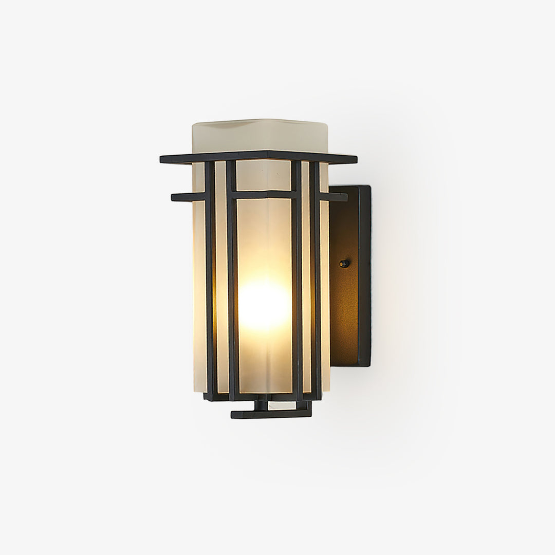 Elegant Outdoor Wall Lantern – Traditional Design, LED Lighting