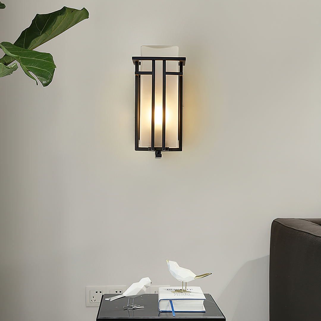 Elegant Outdoor Wall Lantern – Traditional Design, LED Lighting