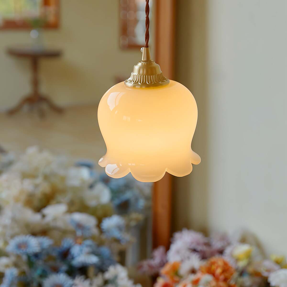 Flower Shaped Pendant Lamp - Artistic Home Decor