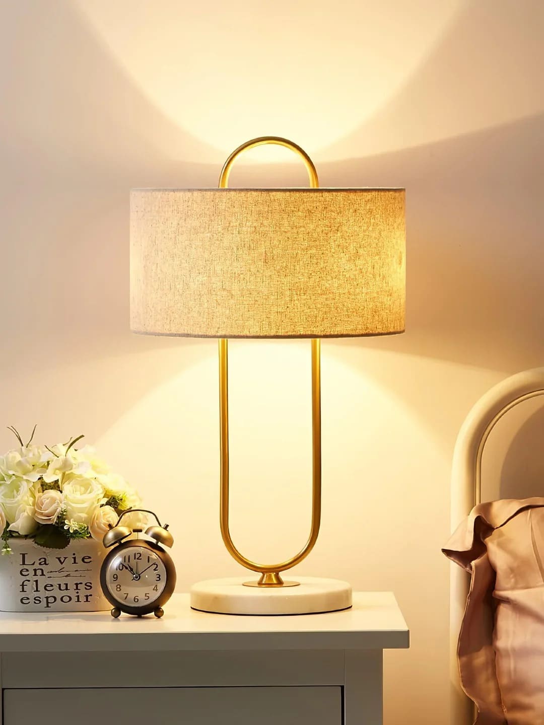 High-Gloss Modern Table Lamp – Sleek Gold Design