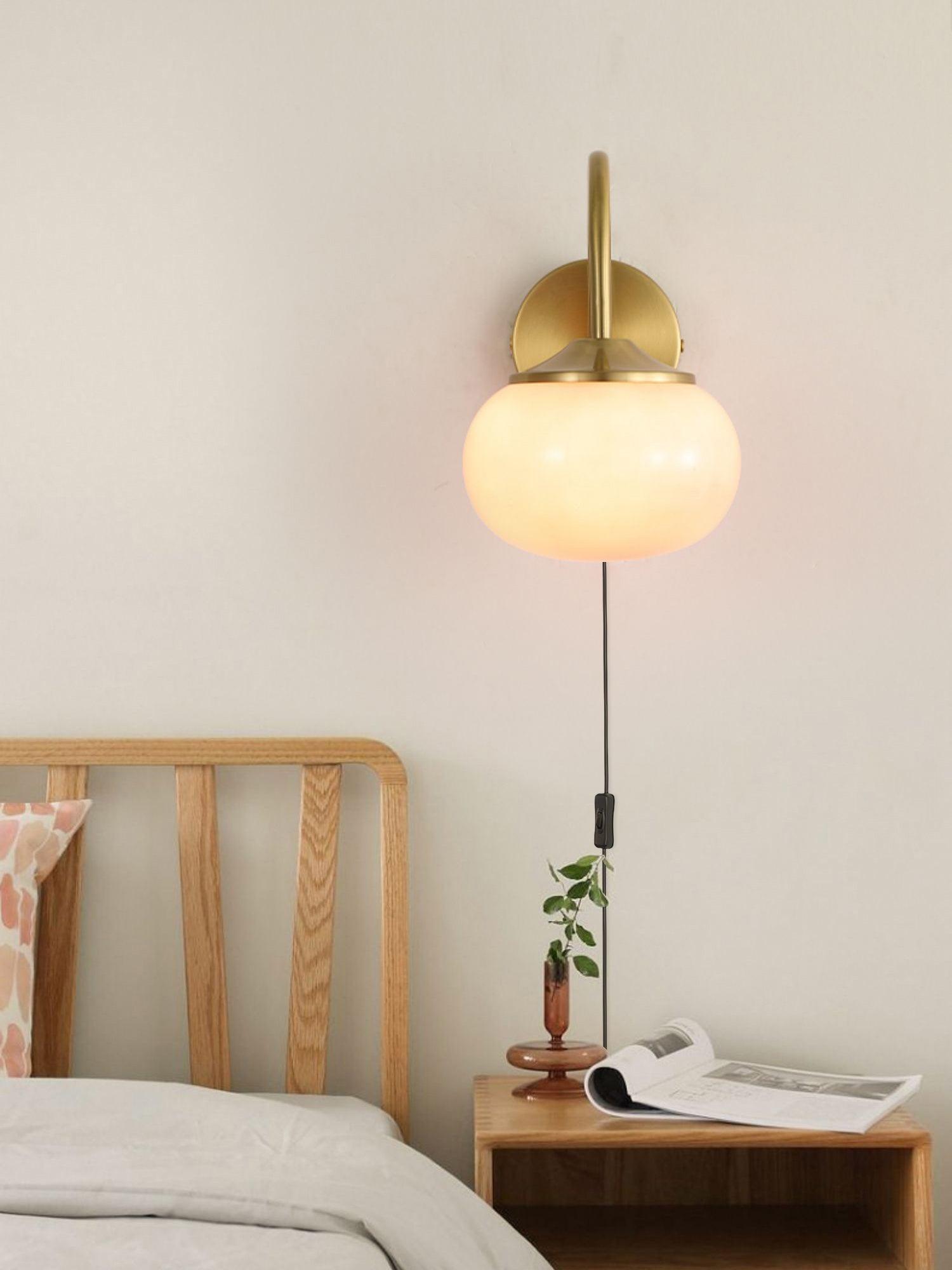 Marshmallow Wall Lamp with Switch – Glass & Brass Finish