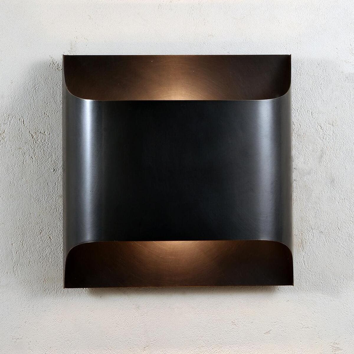 Minimalist Brass Wall Sconce – Timeless Design