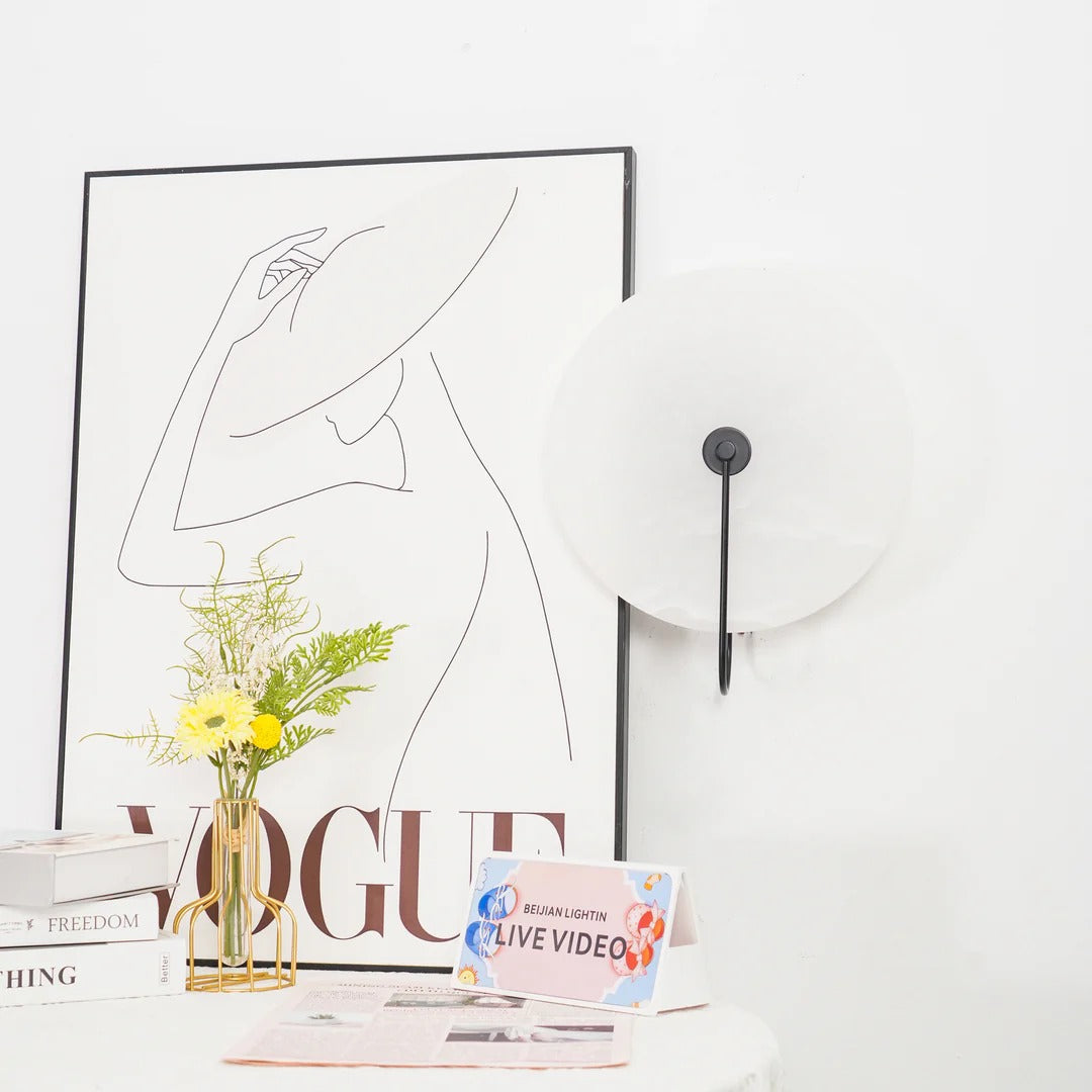 Minimalist LED Wall Sconce featuring Circular Arc