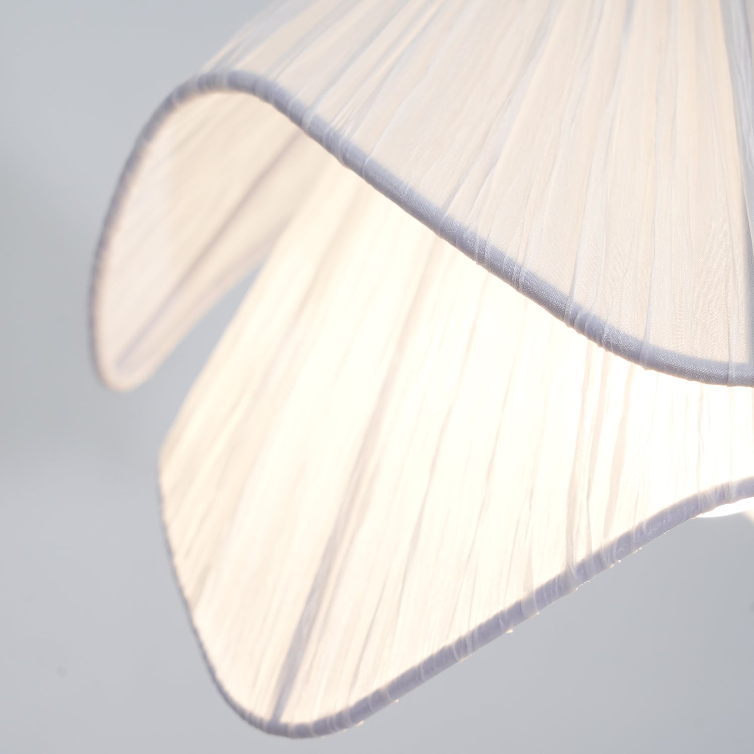 Modern Floral Pendant Light – Blooming Elegance