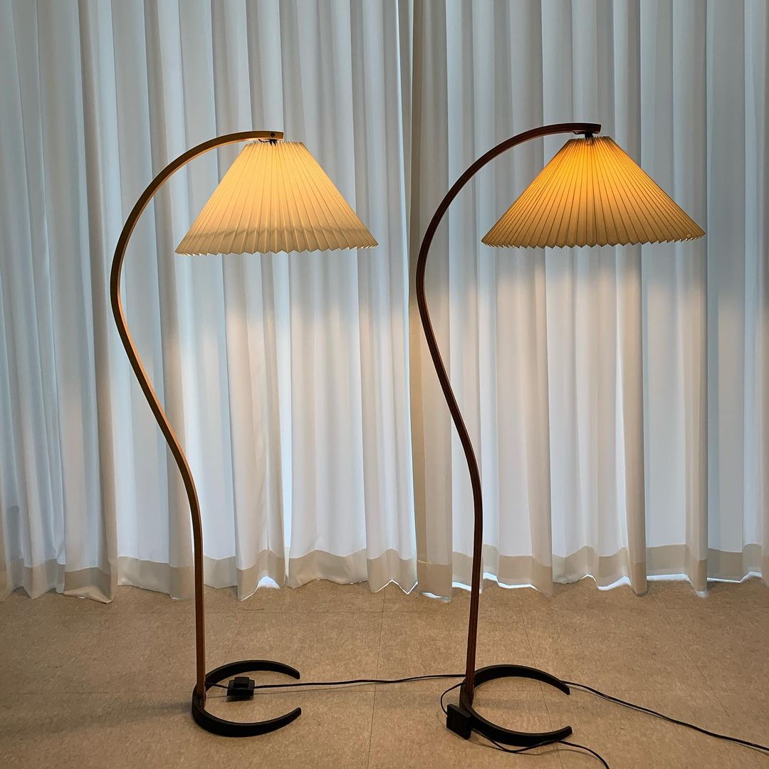 Scandinavian Floor Lamp – Adjustable Shade & Wood Design