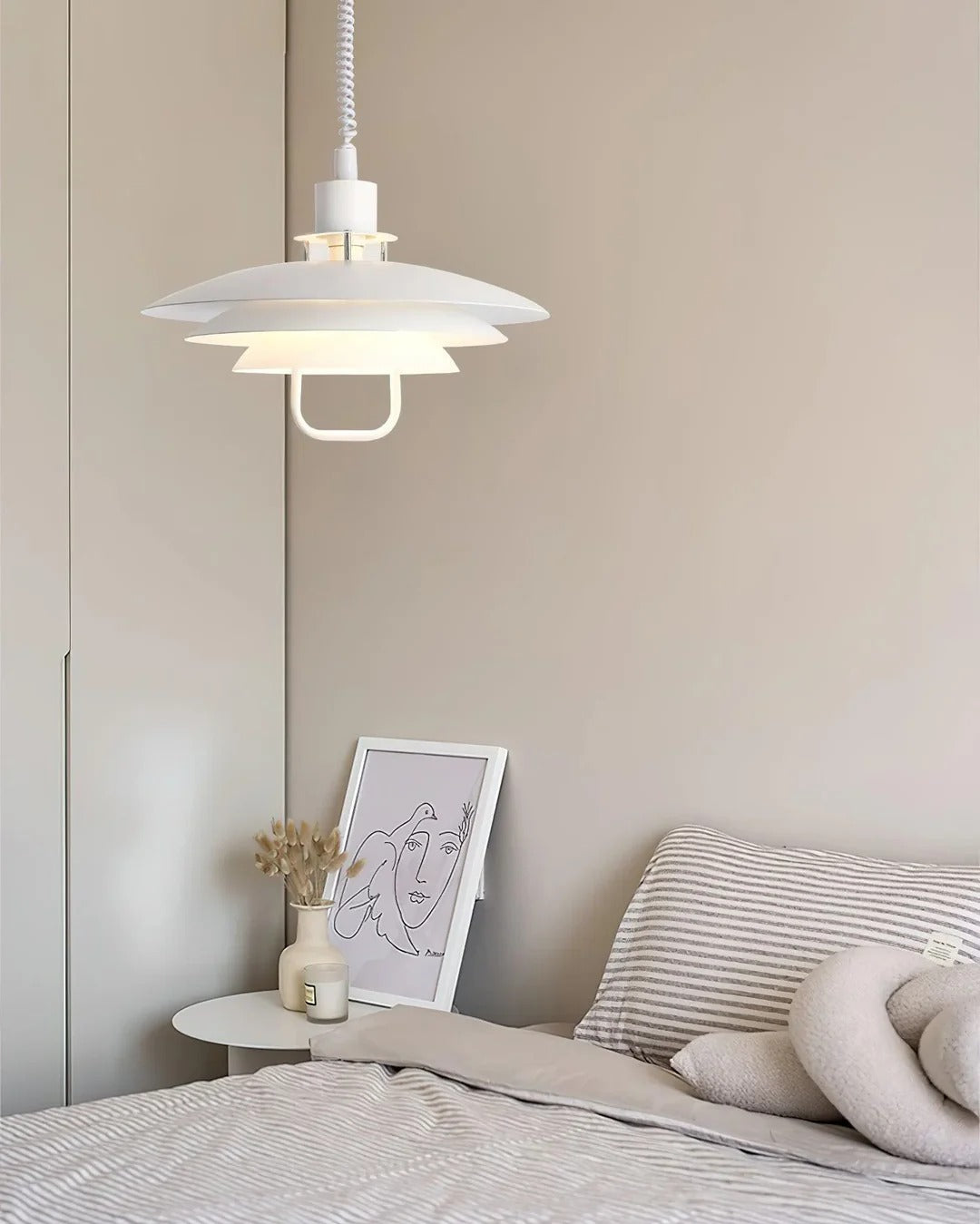 Stylish Poul Pendant Lamp with Sleek Design