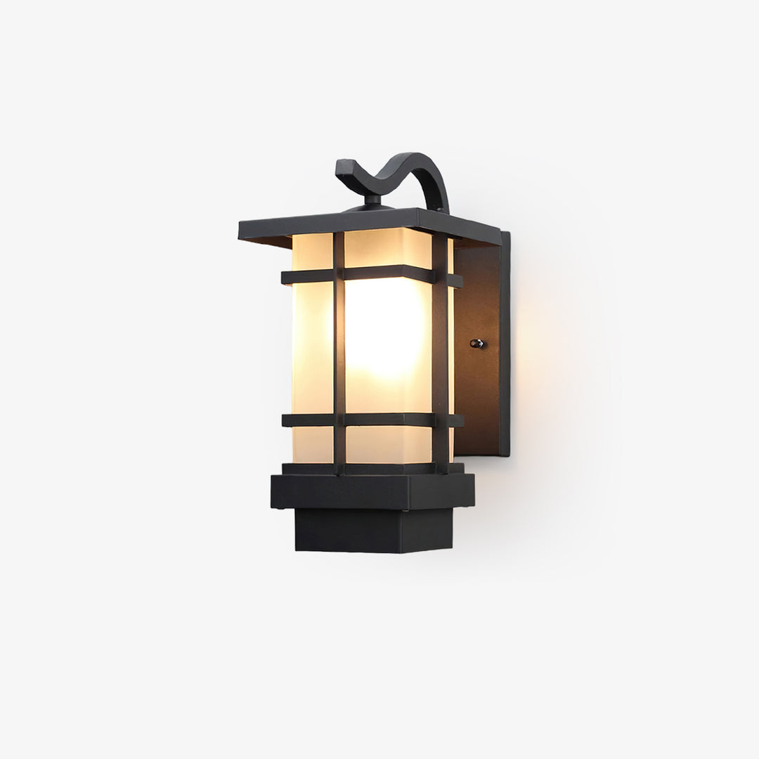 Traditional Outdoor Wall Lantern – Vintage Aesthetic, Weather-Resistant