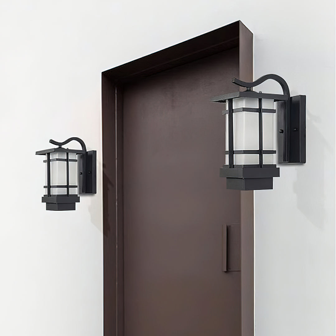 Traditional Outdoor Wall Lantern – Vintage Aesthetic, Weather-Resistant