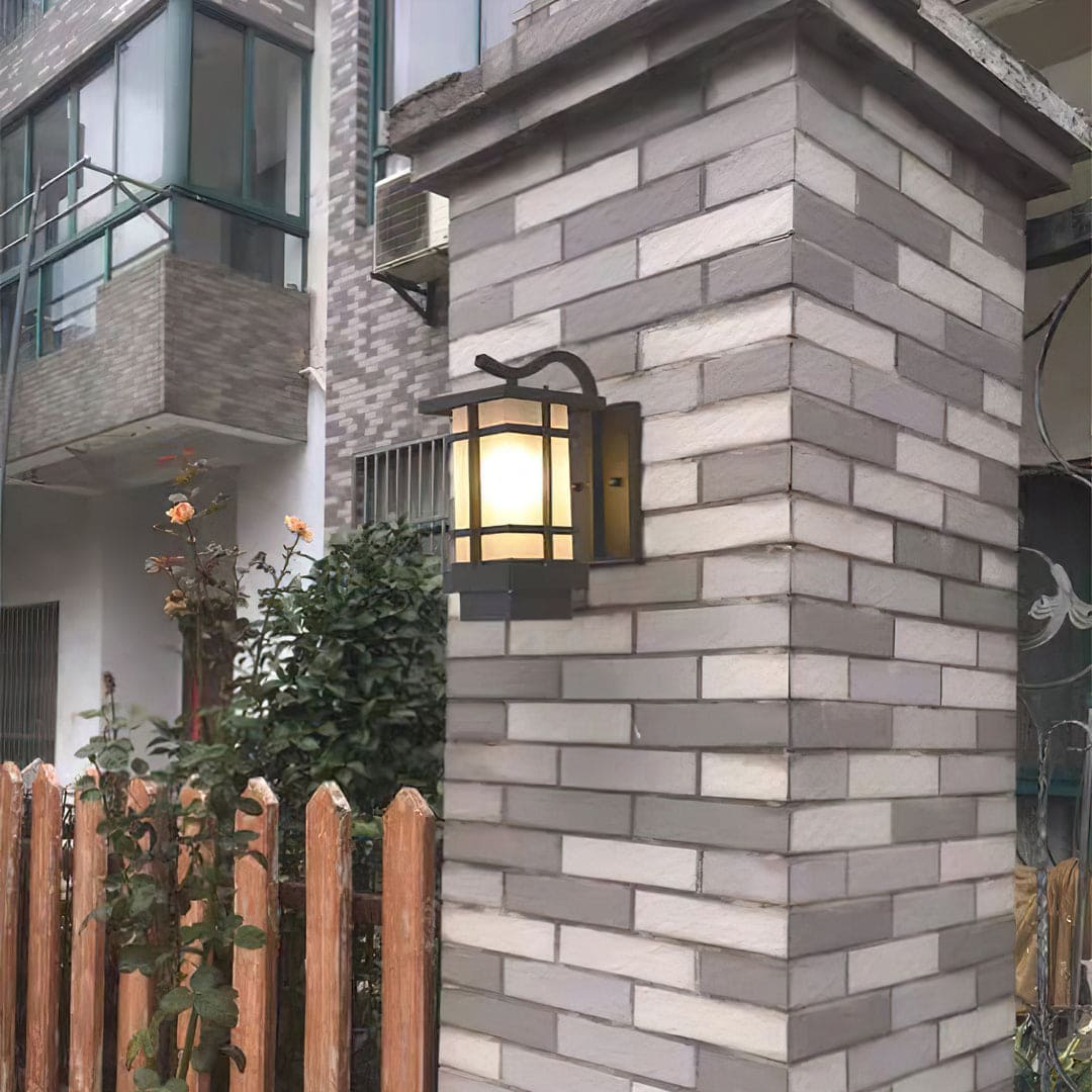 Traditional Outdoor Wall Lantern – Vintage Aesthetic, Weather-Resistant