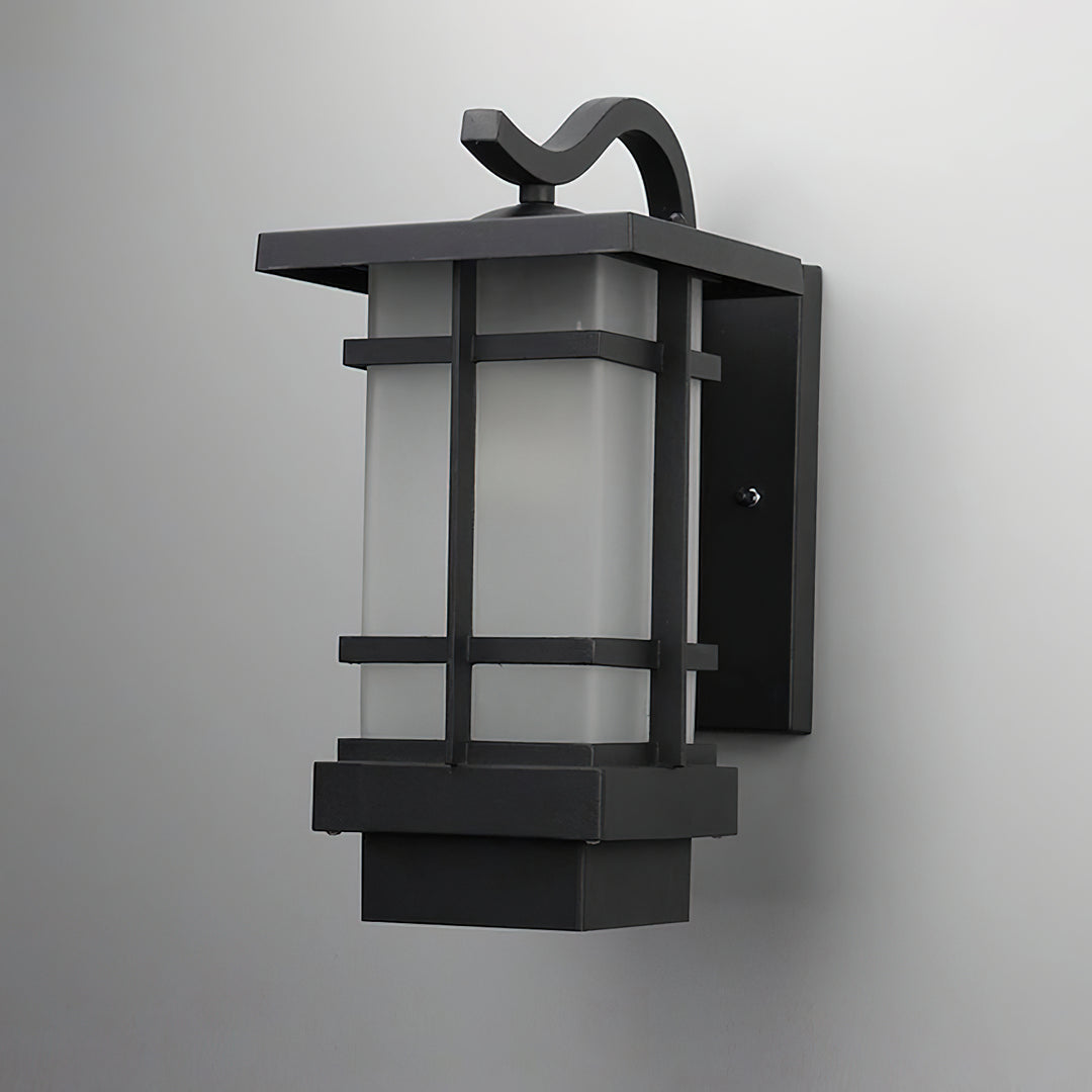 Traditional Outdoor Wall Lantern – Vintage Aesthetic, Weather-Resistant