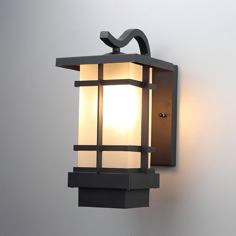 Traditional Outdoor Wall Lantern – Vintage Aesthetic, Weather-Resistant