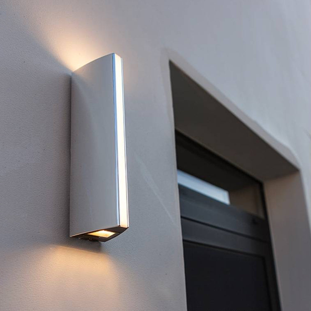 Modern Triangular Prism Metal Outdoor Wall Lamp for Courtyard or Balcony