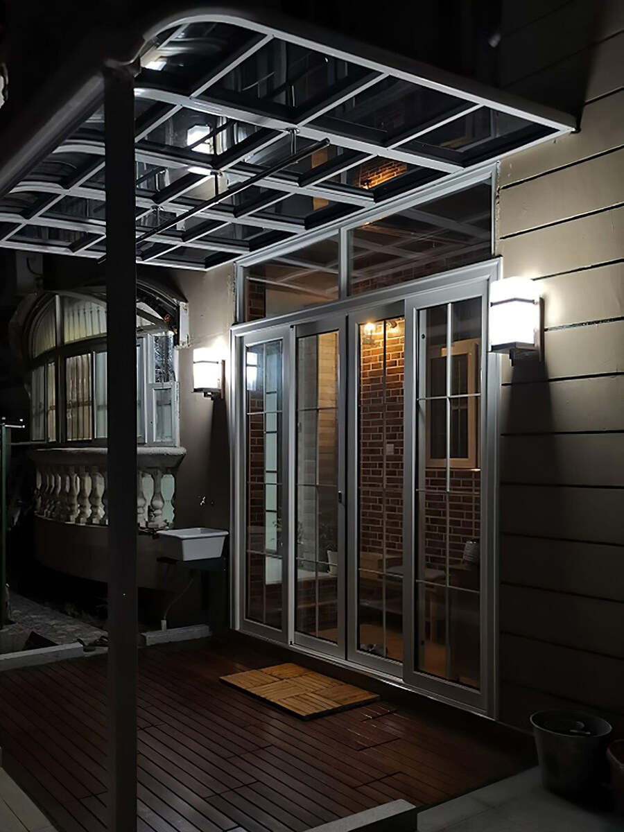 Modern Waterproof Metal and Glass Outdoor Wall Light for Patio and Garden
