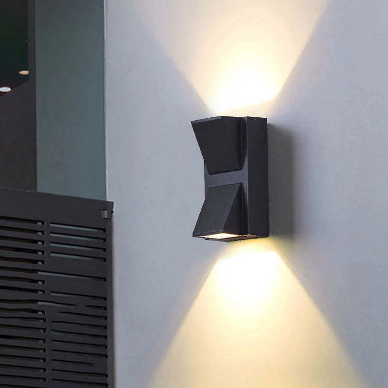 Modern Waterproof Metal LED Outdoor Wall Lamp with Single or Double Heads