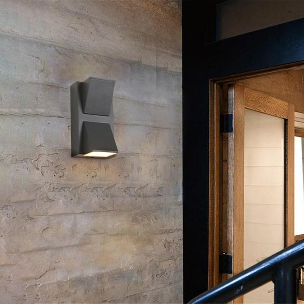Modern Waterproof Metal LED Outdoor Wall Lamp with Single or Double Heads