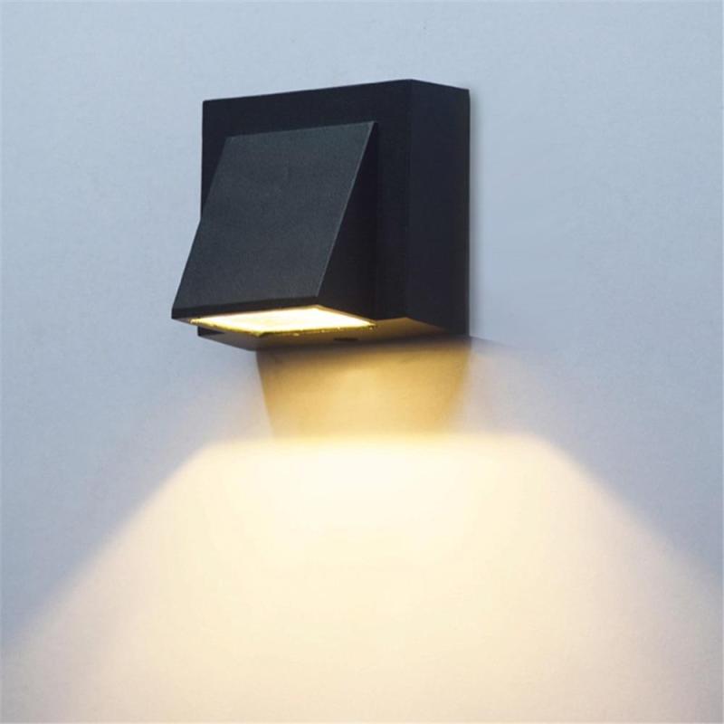 Modern Waterproof Metal LED Outdoor Wall Lamp with Single or Double Heads