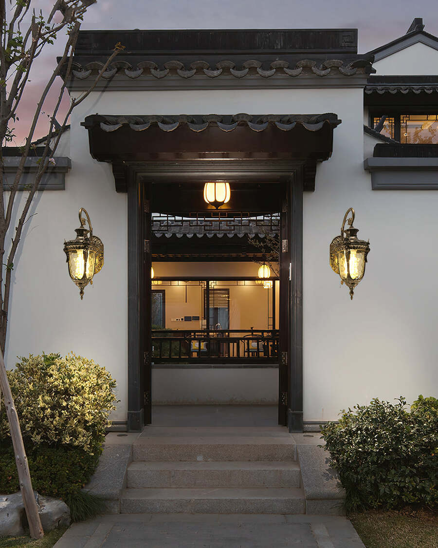 Vintage Brass Outdoor Wall Lantern – Antique Style Waterproof Light